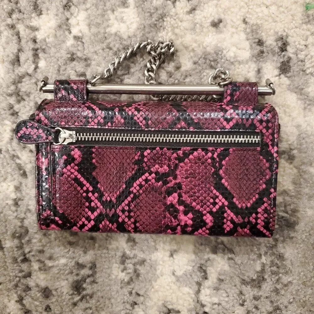 Date Night Leather Wallet w/chain || Like new!